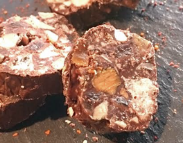 ナッツとドライフルーツのチョコレート