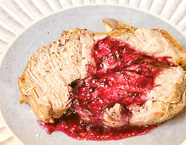 ハーブと豚ランプのローストのベリーソース