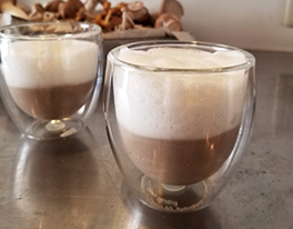 マッシュルームスープカプチーノ仕立て