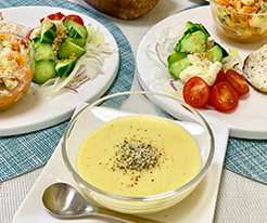 素材の甘さが引き立つクミン風味のコーンポタージュ