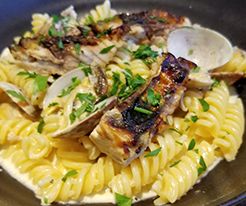 鯖のグリルとアサリのフジッリ