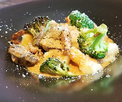 ブロッコリーとマッシュルームのトマトクリームニョッキ