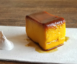 スパイシーキャラメルカボチャプリンとシナモンクリーム