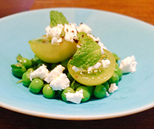 フェタチーズとグリンピースのサラダ