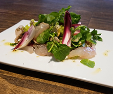 鮮魚の昆布締めにハーブオイル